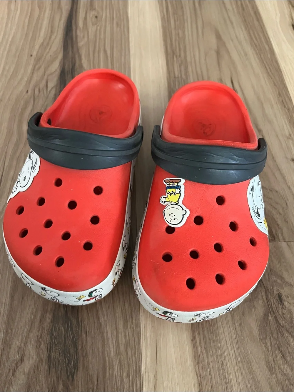 Kids Snoopy Woodstock Peanuts Crocs Red SIZE 1
